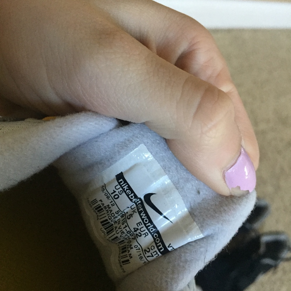 Gray Livestrong Nike Shoes - Picture 5 of 5